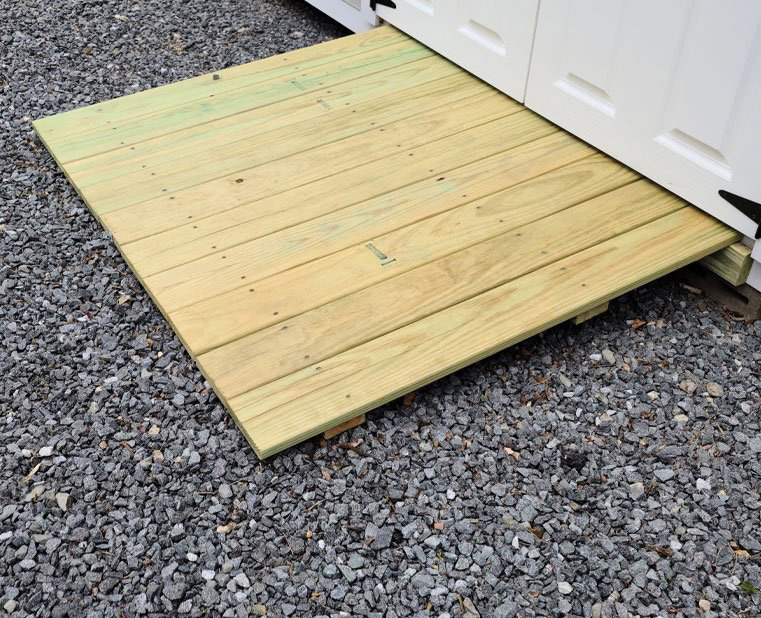 Shed with ramp and steps